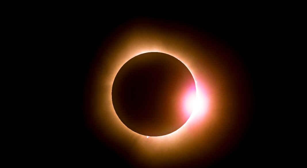 Total Solar Eclipse To Turn Day Into Darkness Next Week: Where Will The Best Views Be? Total solar eclipse viewed from Earth