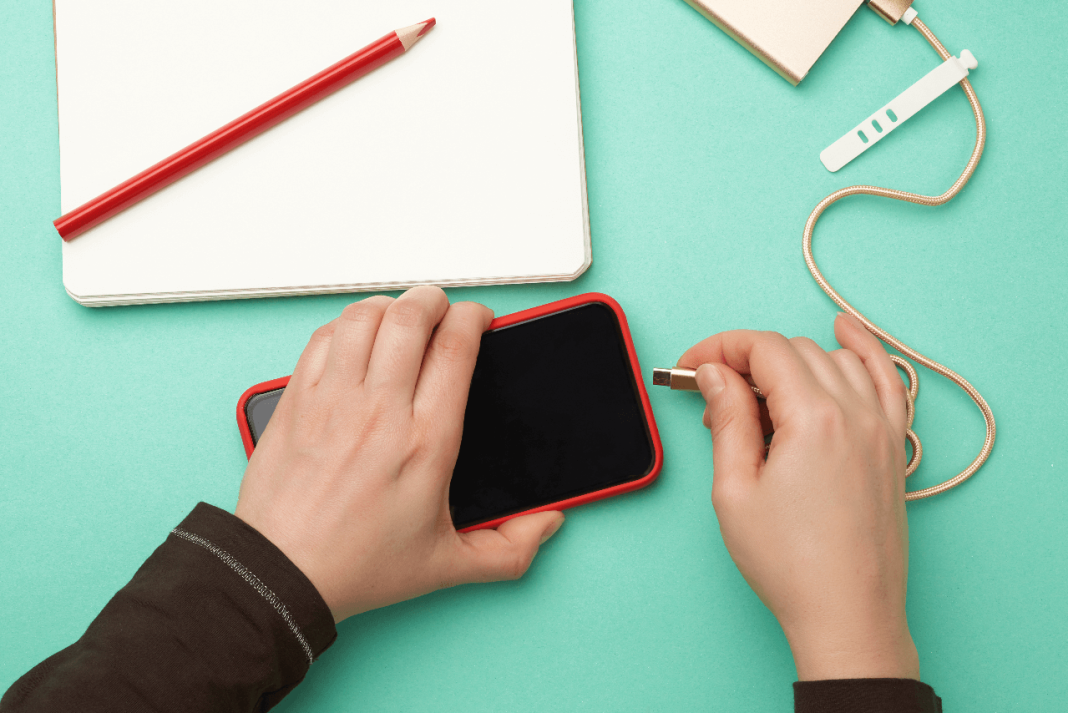 How to save the battery life of an Android phone in extreme heat