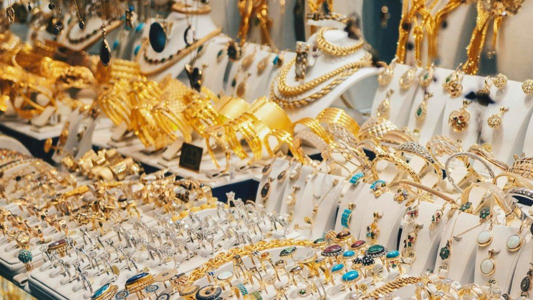 Gold prices dipped slightly in India on September 4, 2025.