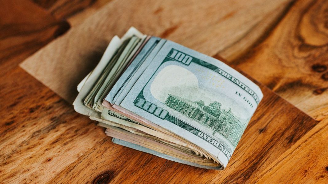 Check latest INR rates against major currencies