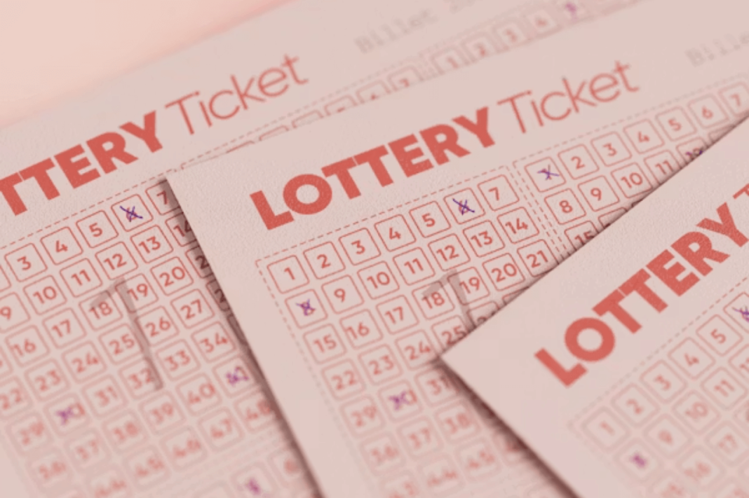 Japanese Man Wins ยฅ600 Million Lottery, Hides It From Wife, and His Life Spirals in a Strange Direction