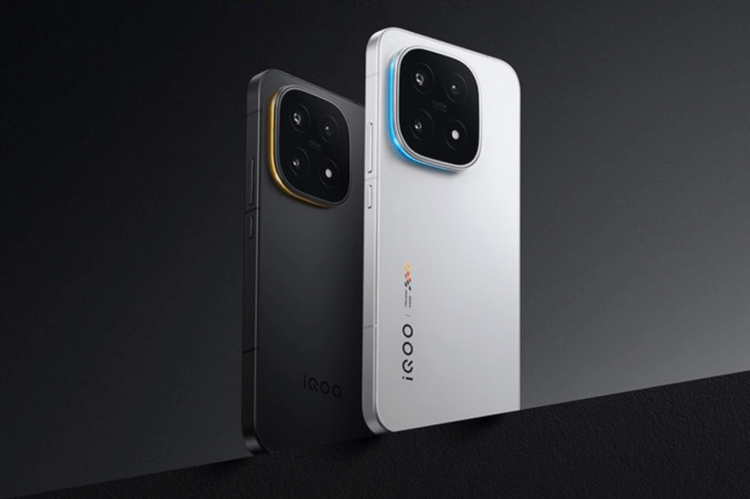 iQOO 15 Review with Big Screen Comfort, Battery Power and Mid-Range Fit