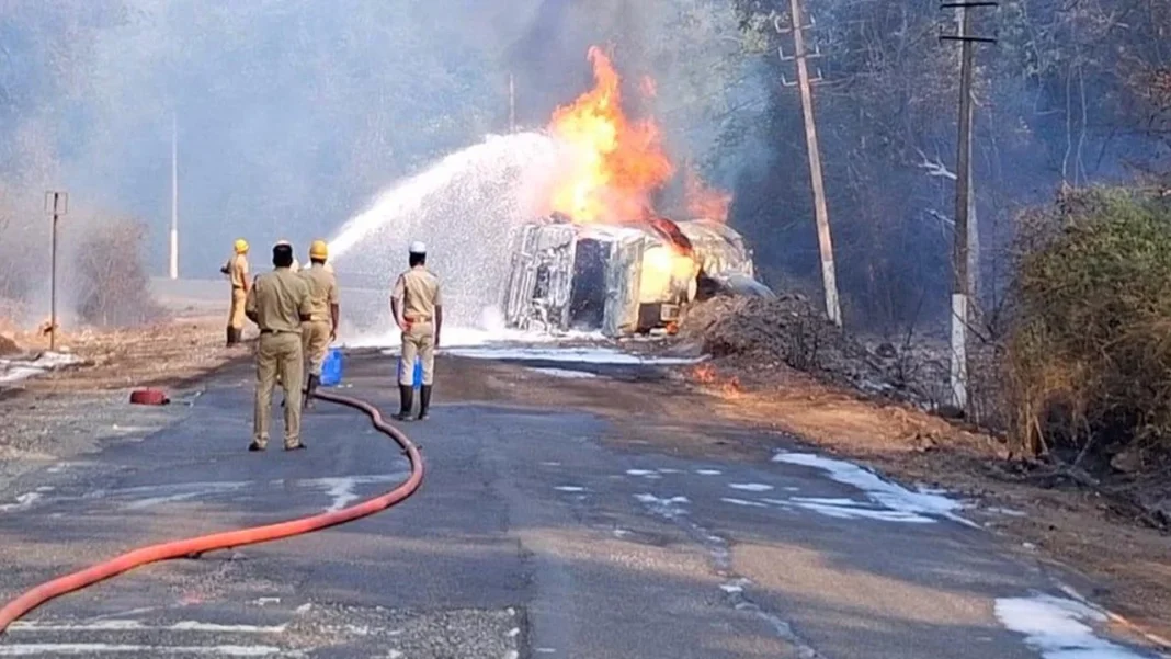 Karnataka Highway on Fire: NH-52 Chemical Tanker Explosion Halts Vehicles