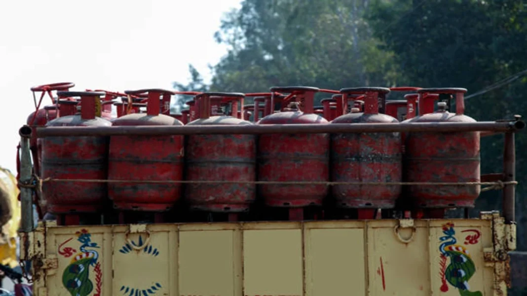 India LPG Shortage Pushes Restaurants Into Trouble: What’s Happening With Commercial Cylinders
