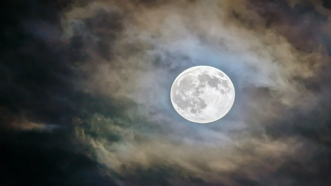 Is Adhik Maas Purnima Vrat Today Or Tomorrow? Shubh Muhurat, Moonrise Timings, and Fasting Rules Explained