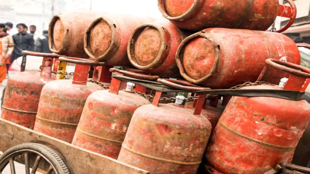 Why Your LPG Subsidy Might Be Blocked Starting This Week: Must Read If Your Annual Income Crosses 10 Lakh!