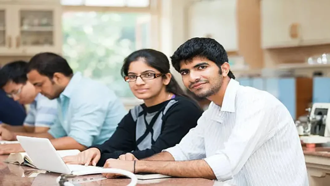 5 Central Government Scholarships For College Students That Pay The Whole Tuition Bill Central Government Scholarships