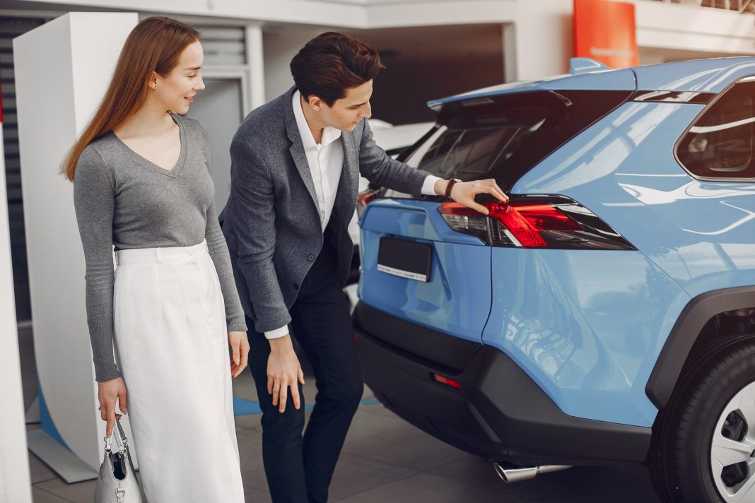 Moving To Another State For Work? You May Get 3 Years Before Re-Registering Your Car Car with an out-of-state registration plate driving on an Indian highway, representing interstate vehicle movement.