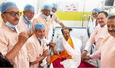 Sonam Wangchuk Ends 26-Day Hunger Strike: What Assurances Did The Government Give Protesters? Hospital meeting following the end of a public hunger strike after government discussions.
