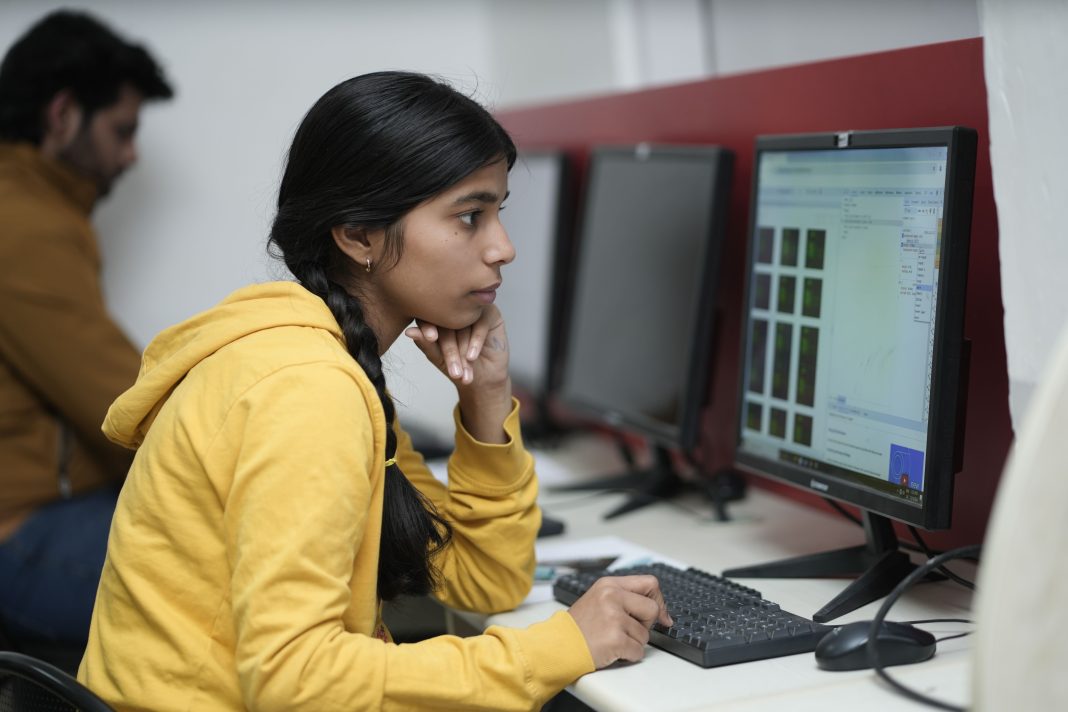What Is SWAYAM Credit Transfer? How College Students Can Add Online Courses To Their Degree College student using the SWAYAM platform to earn academic credits through online courses.