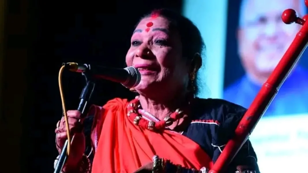 Who Was Teejan Bai? Career And Life Of The Pandavani Folk Icon Who Died At 70 Teejan Bai performing the traditional Pandavani folk storytelling art form on stage.