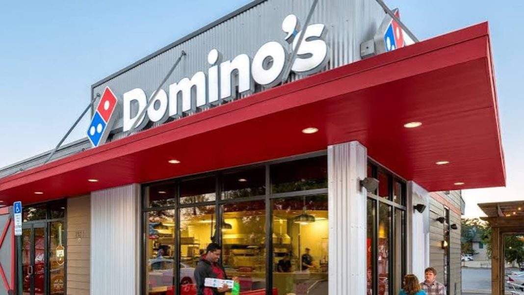 Mumbai FDA Suspends Licences Of Four Domino’s And One Pizza Hut Outlet: What Violations Did Inspectors Find? Domino’s and Pizza Hut outlets affected by Maharashtra FDA food safety inspections