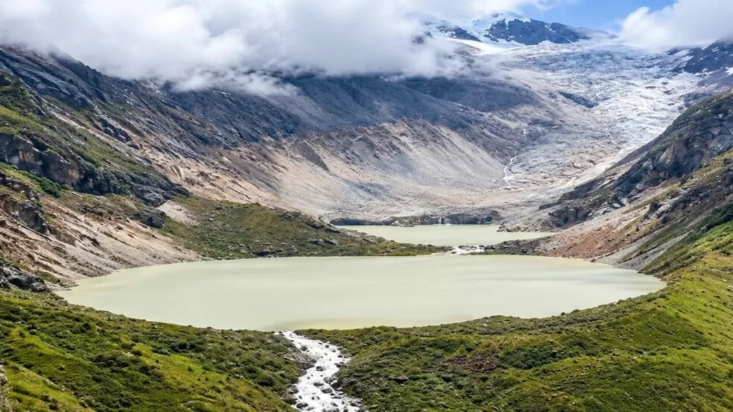 Bhutan Glacial Lake Outburst Triggers Flood Alert in West Bengal and Assam: Sankosh River Threat, Affected Districts and Latest Safety Warnings Bhutan Flood Alert
